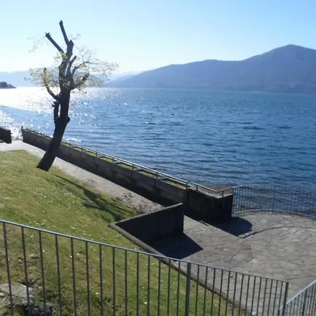 Liberty Lake Maggiore Апартаменты Порто-Вальтравалья